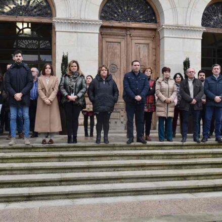 Minuto de silencio en la Diputación de Cuenca por los guardias civiles asesinados en Barbate.