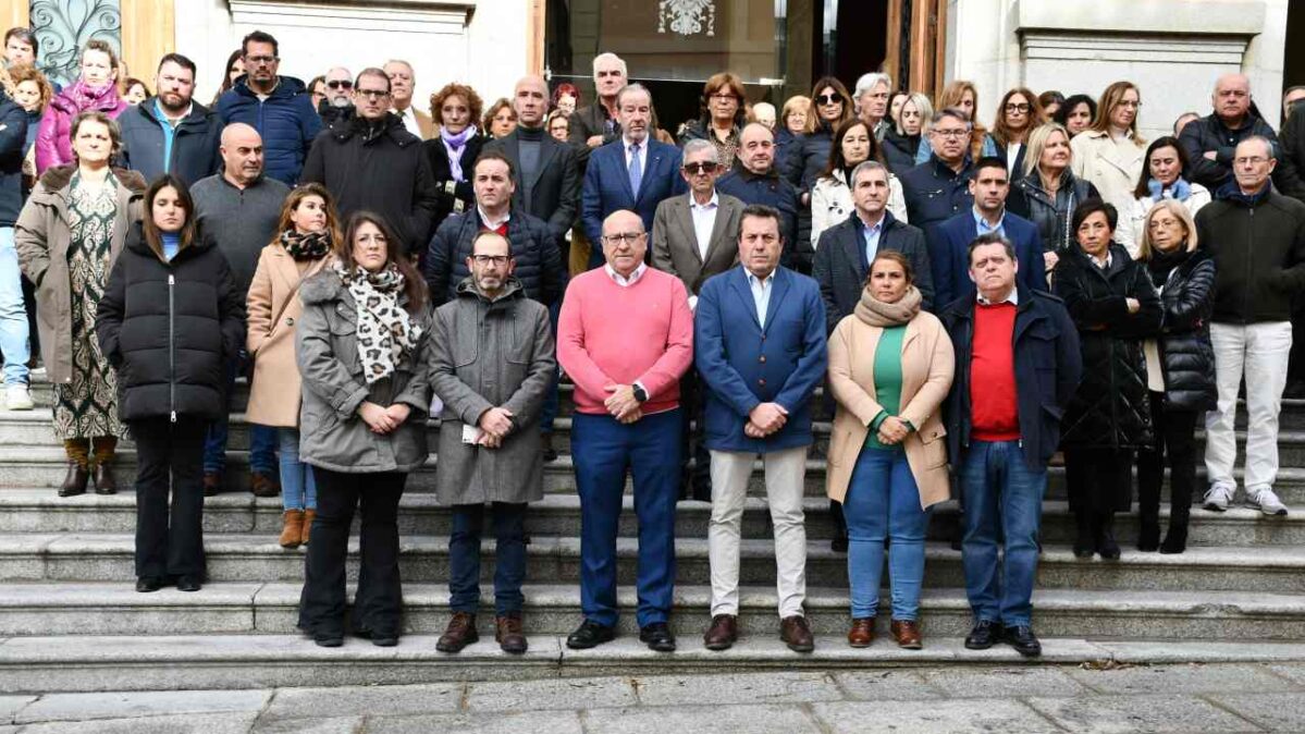 Minuto de silencio en la Diputación de Toledo por los guardias civiles asesinados en Barbate.