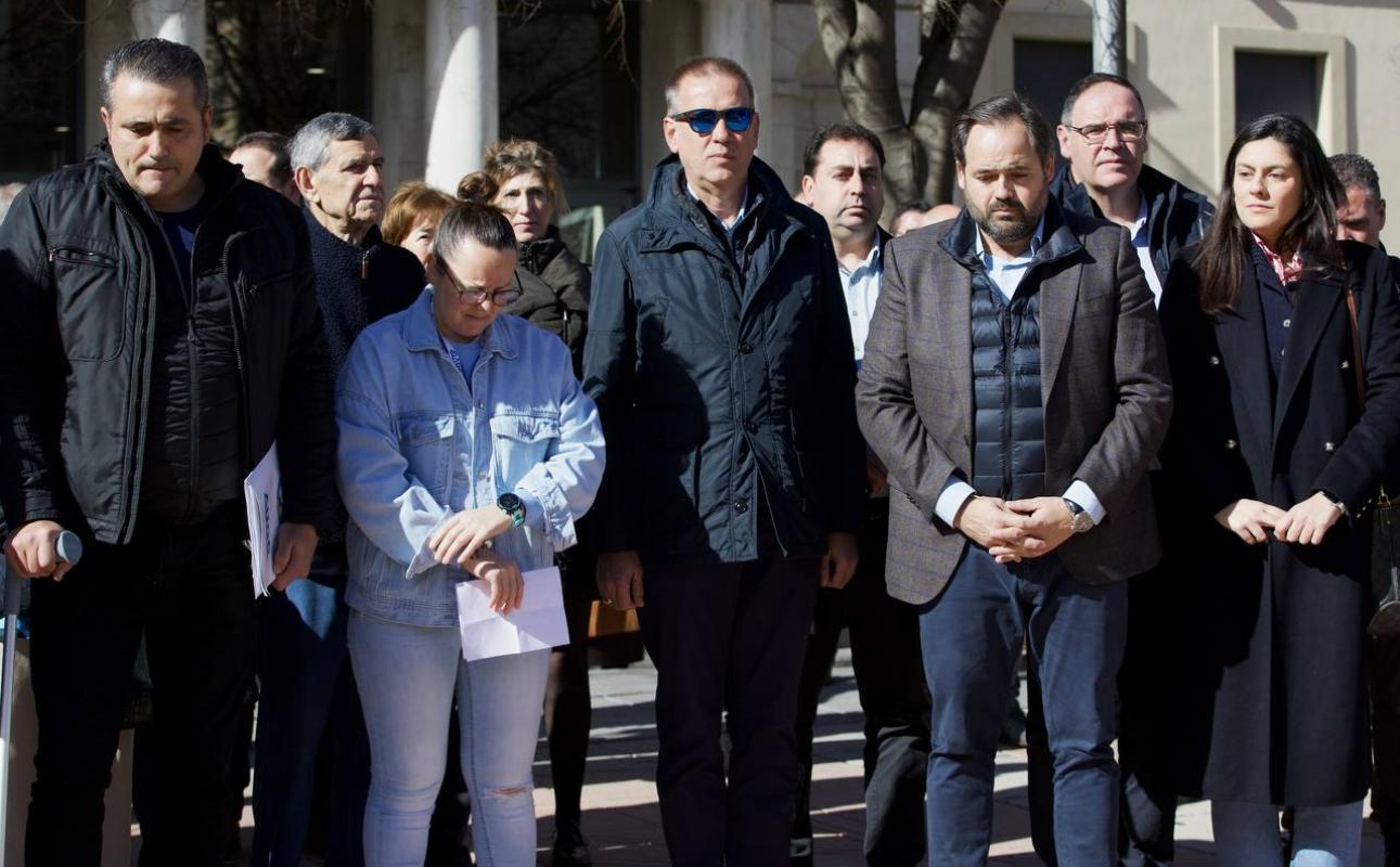 Paco Núñez asistió a la concentración de apoyo a la Guardia Civil celebrada en Cuenca.