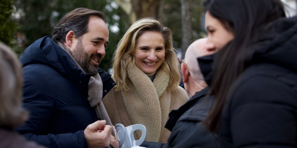 Paco Núñez, junto a la vicesecretaria de Desarrollo Sostenible del PP, Paloma Martín.