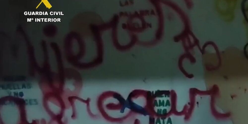 Pintadas machistas y homófobas en un instituto de Toledo.