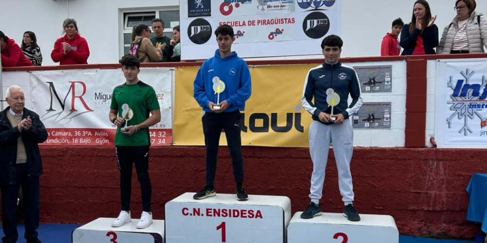 Uno de los podios del Memorial de Trasona.