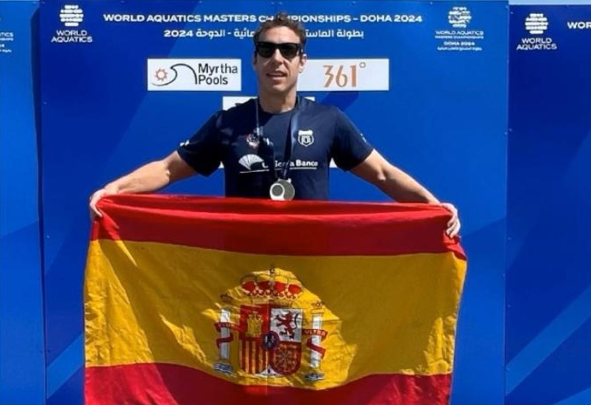 El nadador toledano Jaime Marqués se ha vuelto a proclamar este sábado campeón del mundo en aguas abiertas