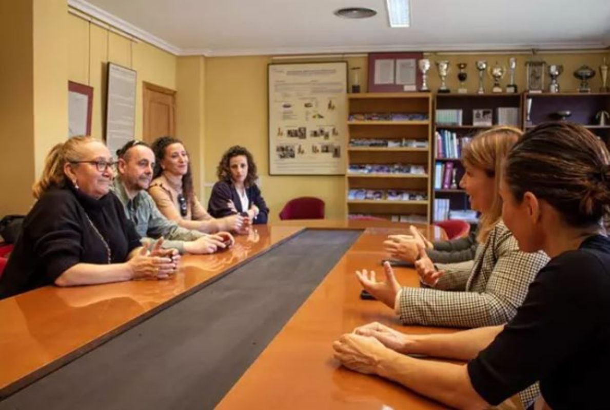 El Grupo Socialista visitó la RSA San José. Foto: EP.