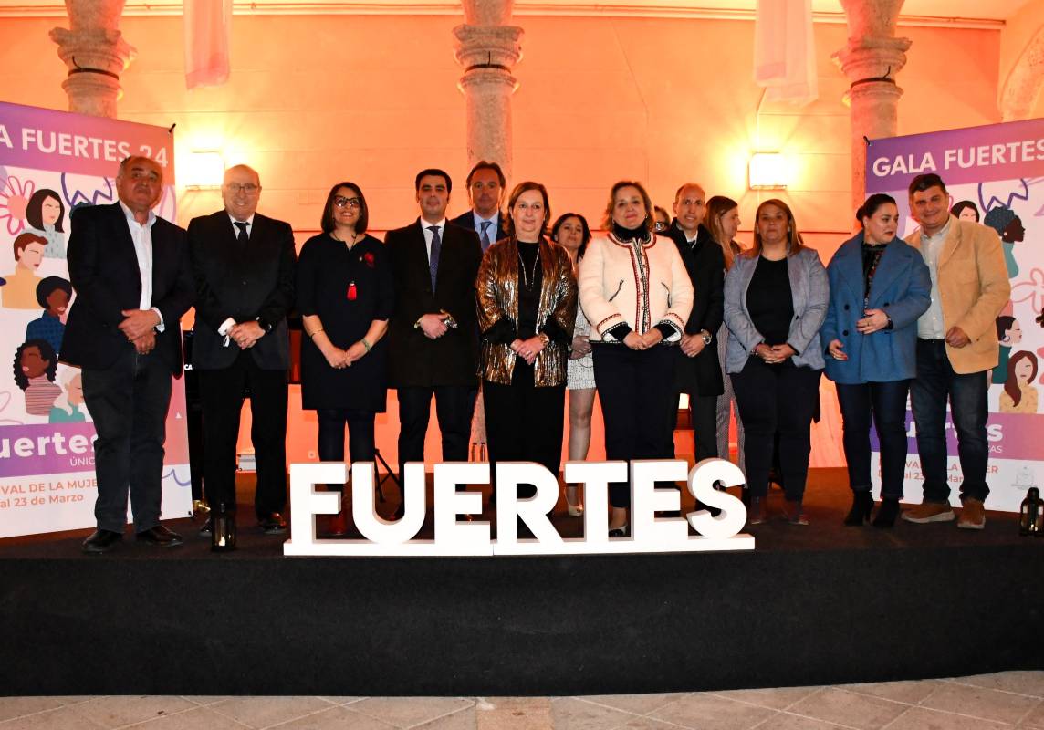 Foto de familia del Festival "Fuertes".