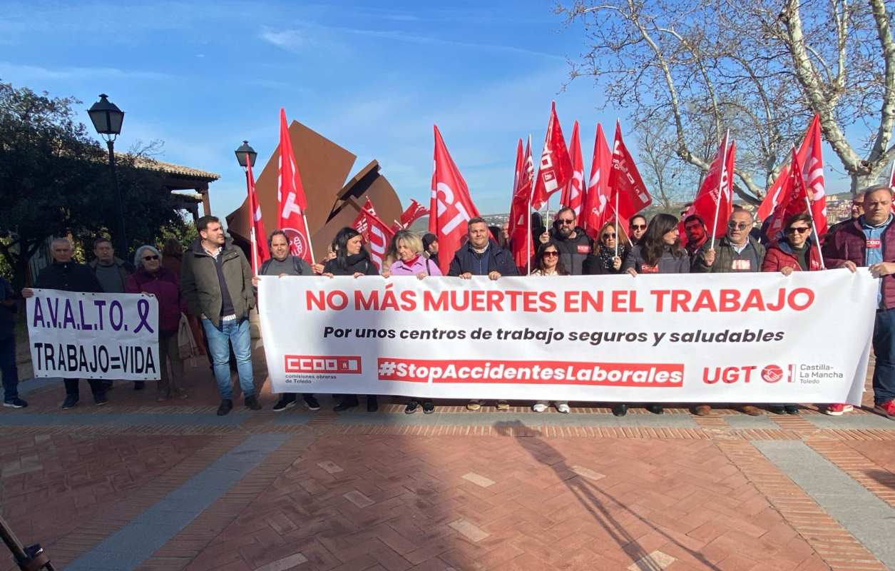CCOO y UGT se concentraron en Toledo contra la siniestralidad laboral. Foto: CCOO.