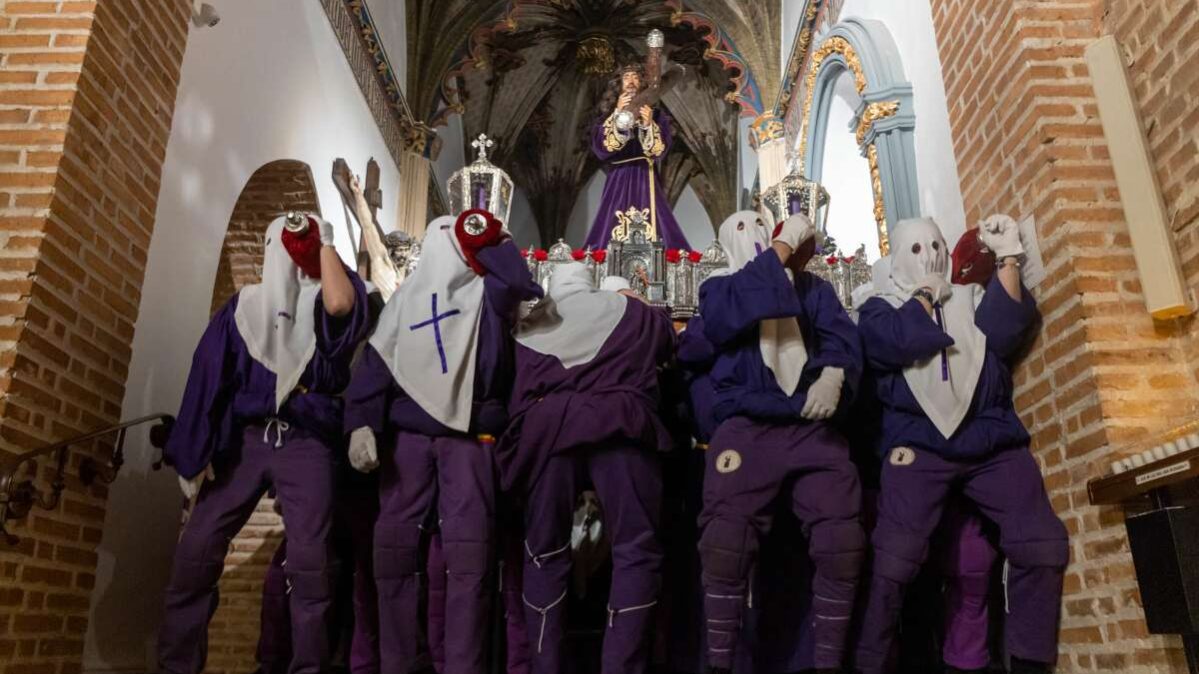 Cofradía Pasión del Señor con el paso Nuestro Padre Jesús de la Pasión. Semana Santa Guadalajara