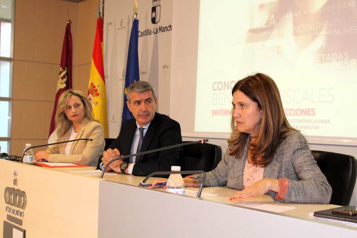 De derecha a izquierda: Susana Pastor, Álvaro Gutiérrez y Silvia Fernández.