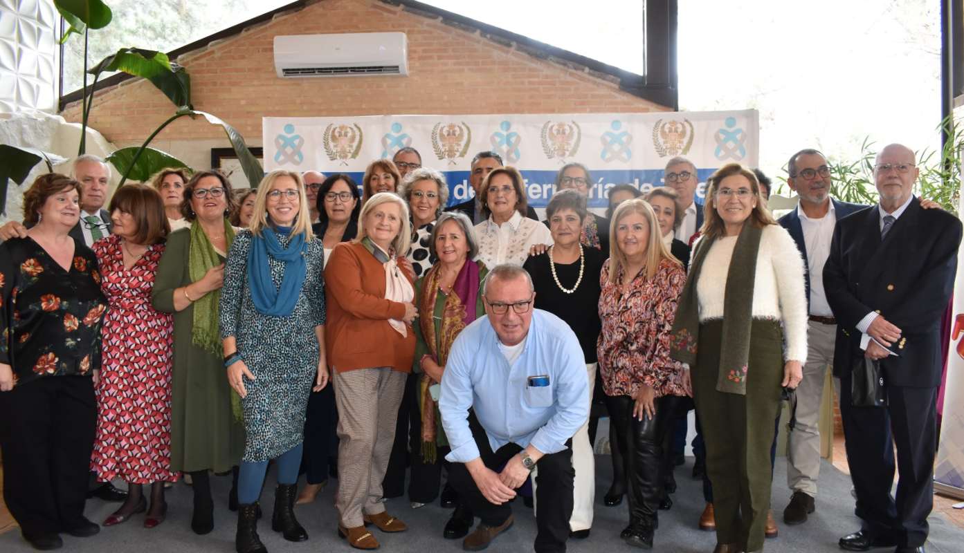 Foto de familia del homenaje a las enfermeras jubiladas de Toledo.