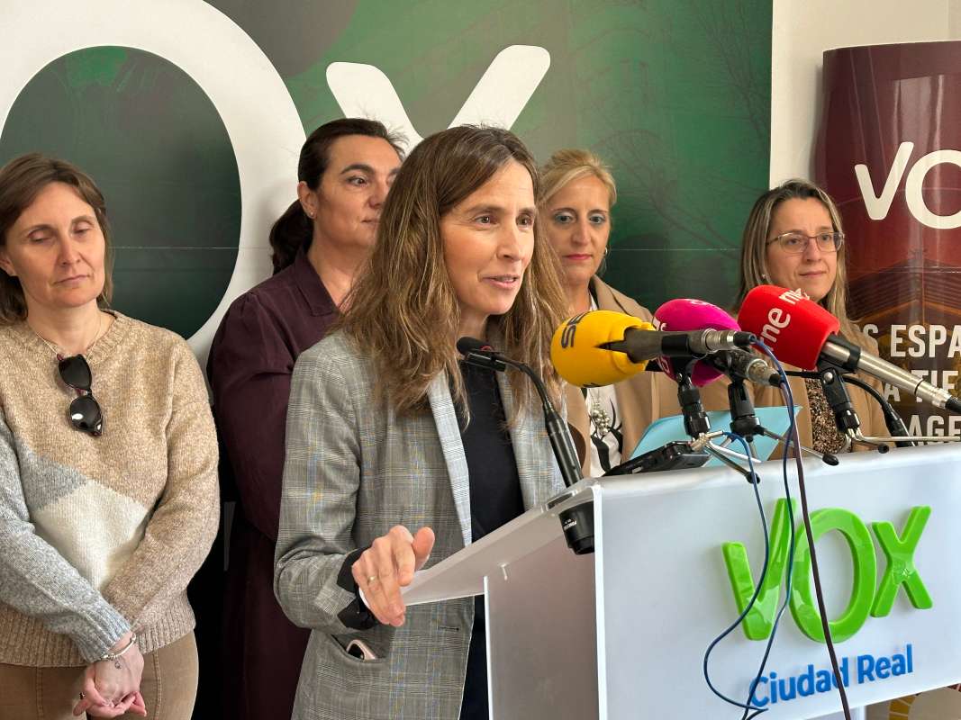 Milagros Calahorra, coordinadora de Vox Ciudad Real, en la rueda de prensa ofrecida este jueves