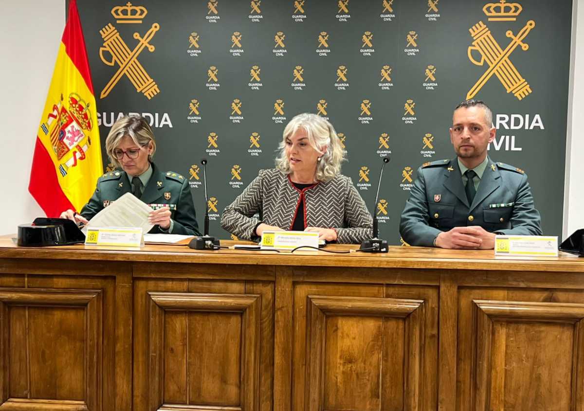 Subdelegada del Gobierno de España en la provincia de Guadalajara, Mercedes Gómez, y teniente coronel jefa de la Comandancia de la Guardia Civil, Cristina Moreno