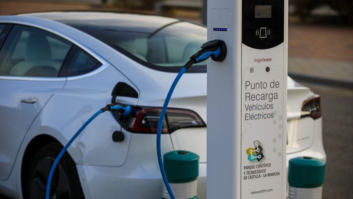 Imagen de un cargador eléctrico en Castilla-La Mancha