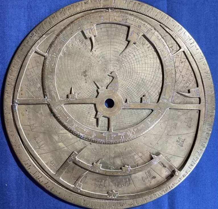 El astrolabio toledano que ha sido descubierto en Verona (Italia). Foto: Universidad de Cambridge.
