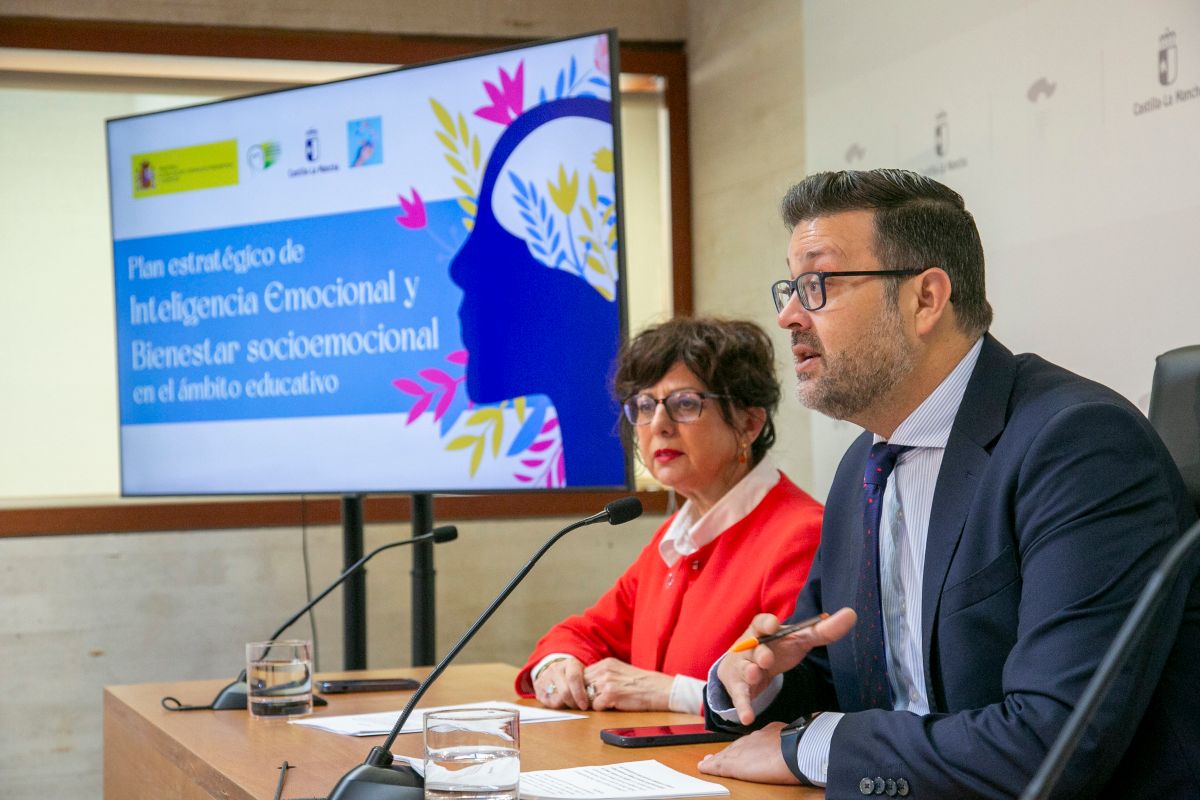 Amador Pastor, invitando a participar en el II Congreso de Bienestar Emocional de Castilla-La Mancha.