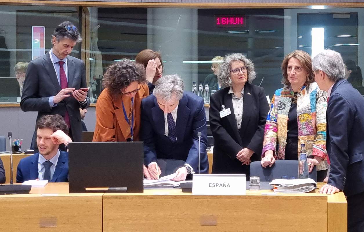 CLM presentó la posición común de las comunidades autónomas sobre residuos textiles y alimentarios en el Consejo de Ministros de Medio Ambiente de la UE.
