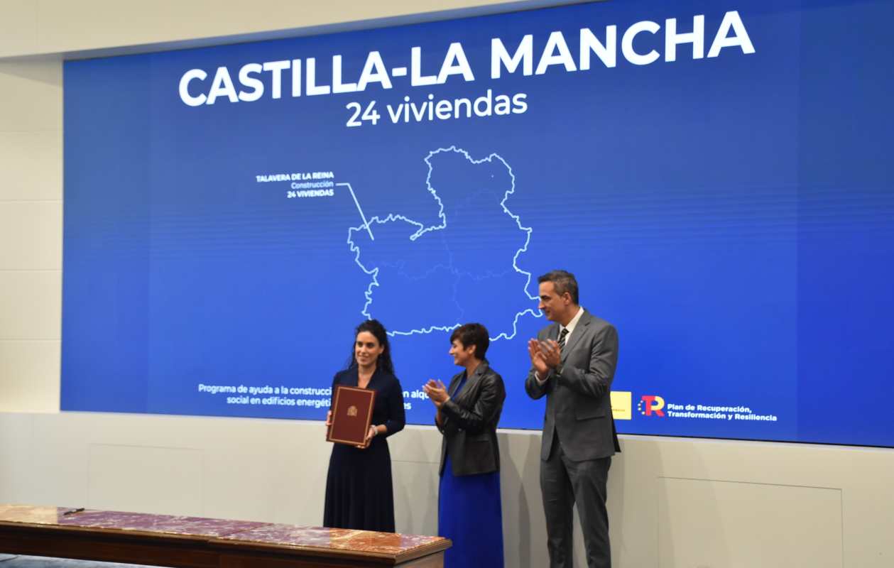 Firma del convenio entre el Gobierno de España y el de Castilla-La Mancha.