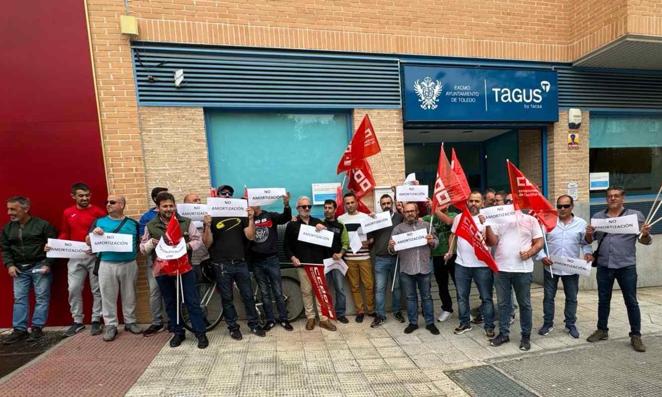 Concentración frente a la sede de Tagus, en Toledo.