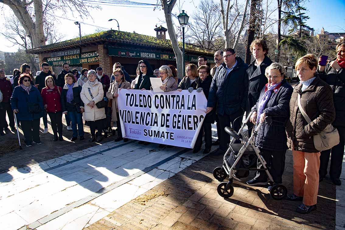 Concentración en el Parque de la Vega contra la violencia machista. Imagen: Rebeca Arango.