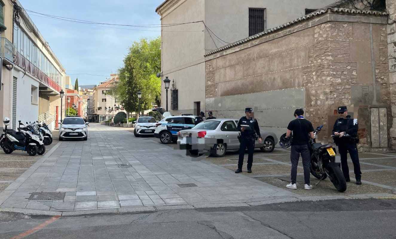 Imagen de los controles que está realizando la Policía Local de Ciudad Real este sábado. La imagen nada tiene que ver con el accidente.