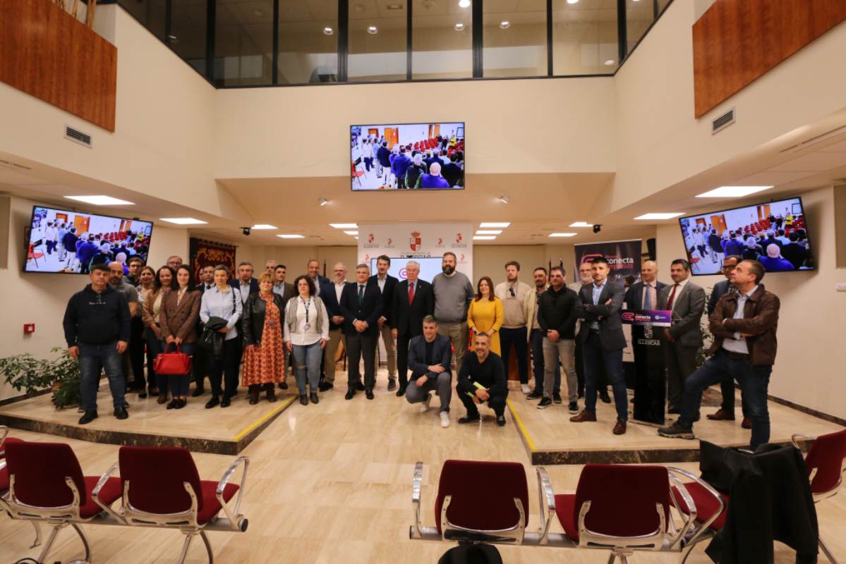 Foto de familia en la presentación de 'Illescas Sinergia Empresas'.