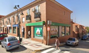 En una oficina situada en la avenida de la Sagra.