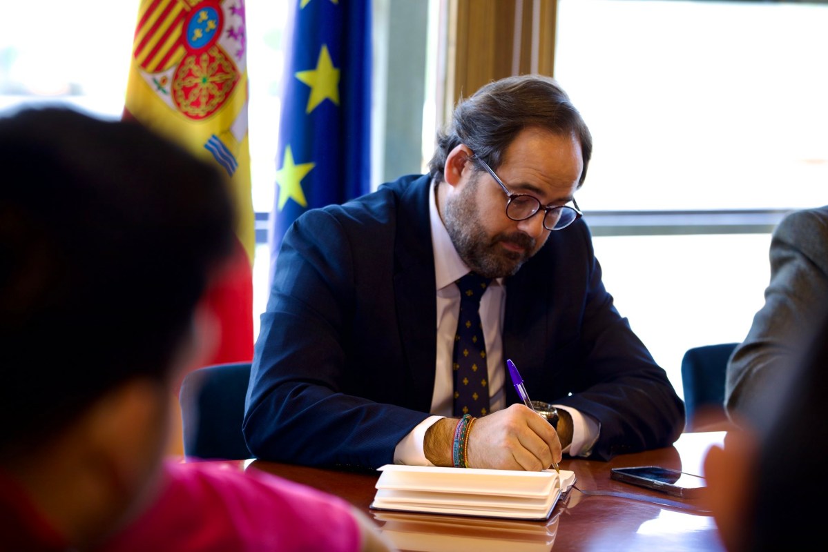 Paco Núñez, reunido con el Grupo Popular de las Cortes.