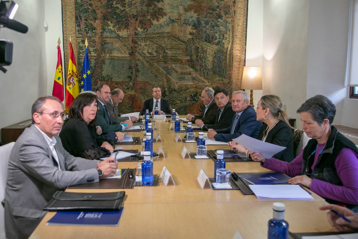 Reunión de Page y Martínez Lizán con las organizaciones agrarias.