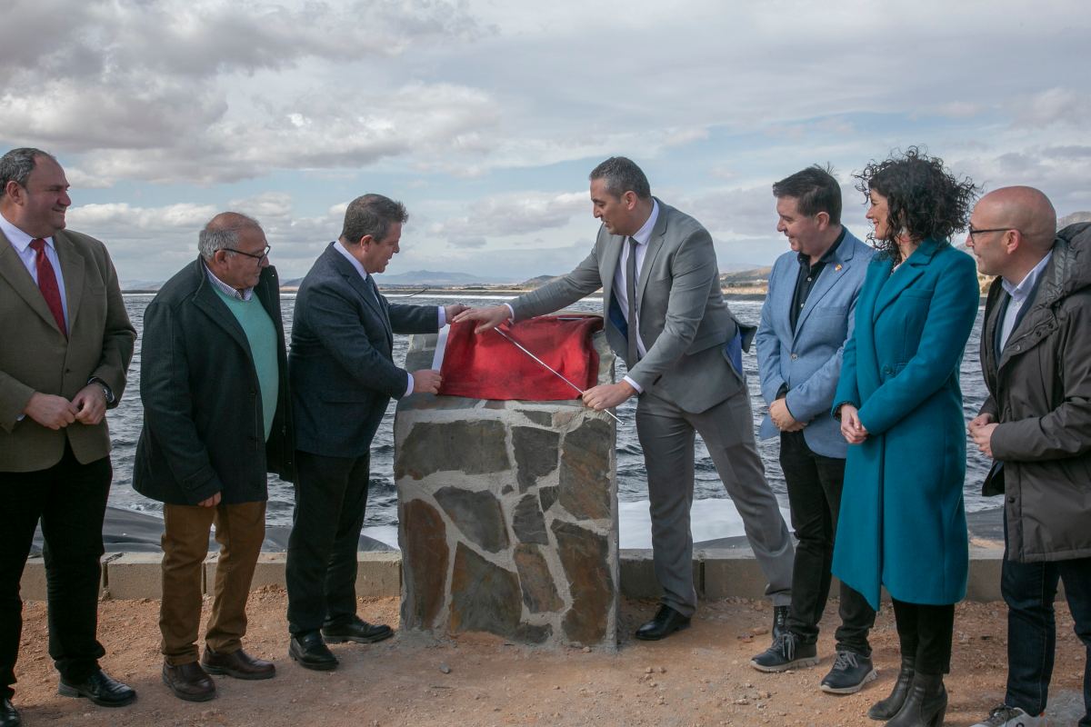 Emiliano García-Page, inaugurando los regadíos de la comunidad de regantes de Ontur-Albatana.