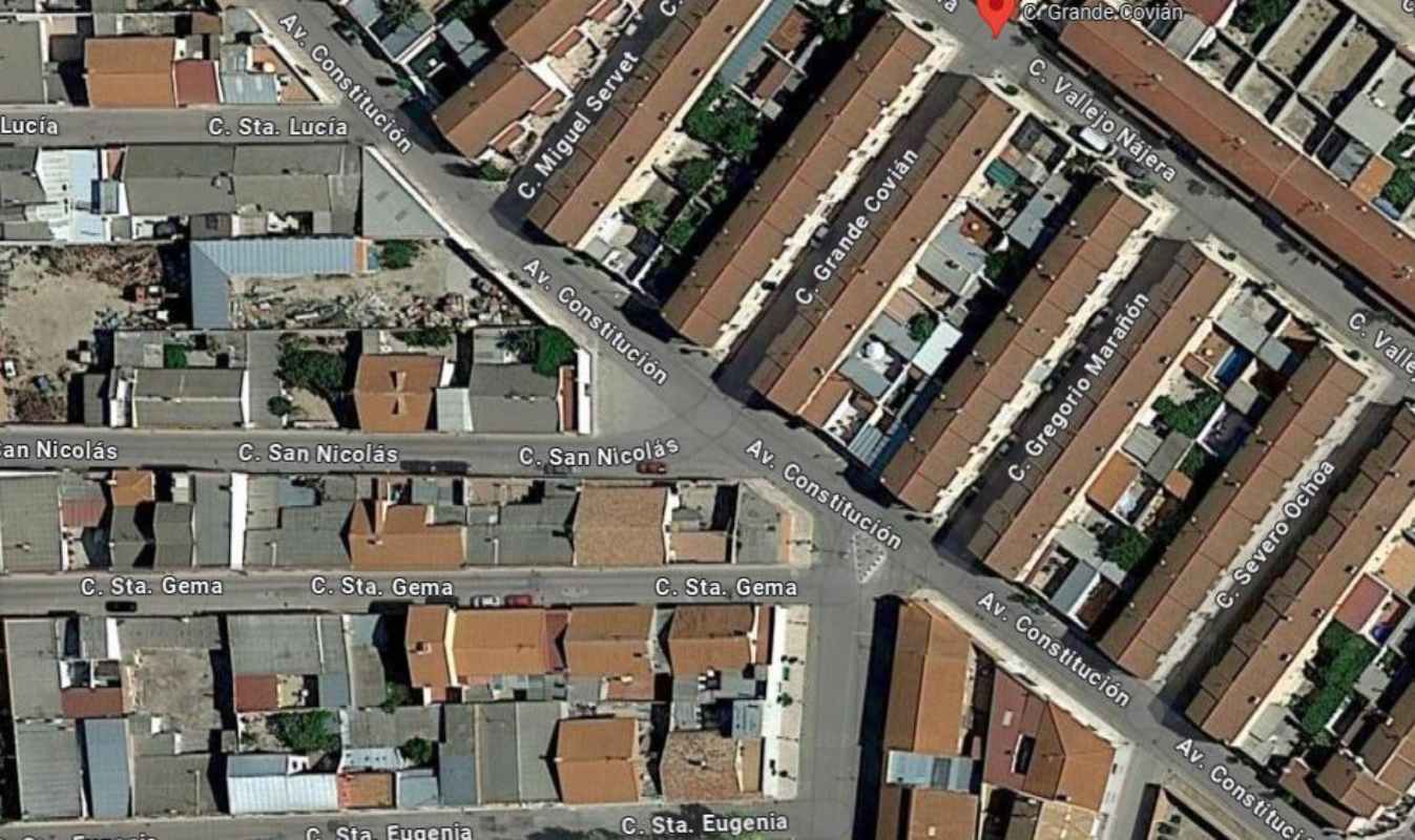 Accidente de dos menores en un cruce de calle en Lillo. Imagen: Google Maps.