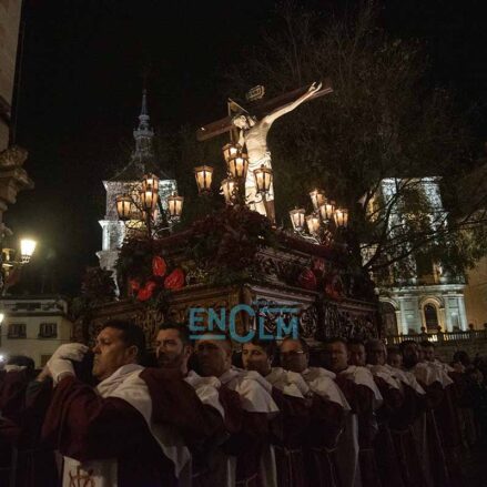 El bello Cristo de la Vega de Toledo solo pudo «asomarse» hasta la Plaza del Ayuntamiento debido a la lluvia, Foto: Rebeca Arango.