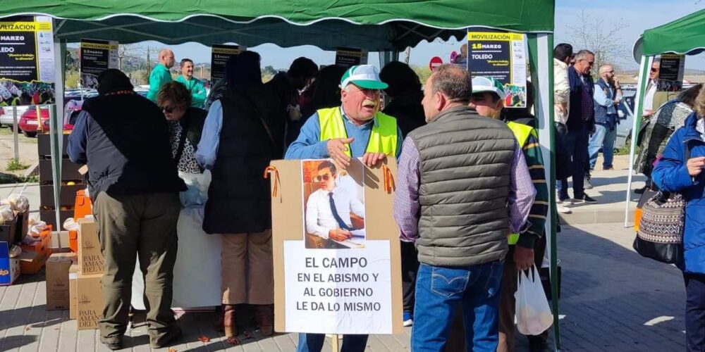 Reparto de comida en Toledo por las organizaciones agrarias.