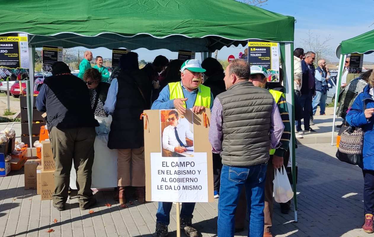 Reparto de comida en Toledo por las organizaciones agrarias.