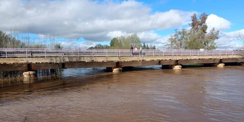 Vista del río Bañuelos a su paso por la localidad de Malagón este viernes. Foto: EFE/Beldad.