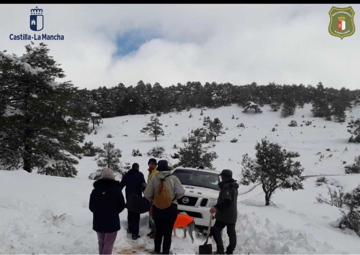 Los Agentes Medioambientales de Castilla-La Mancha recataron a cuatro personas atrapadas en Huerta del Marquesado.