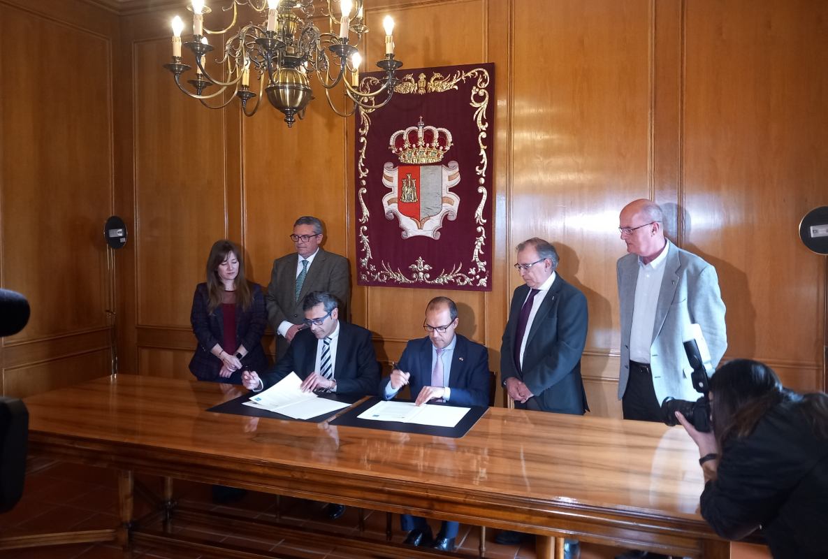 Firma del convenio entre la Mesa de las Cortes y Unicef CLM.