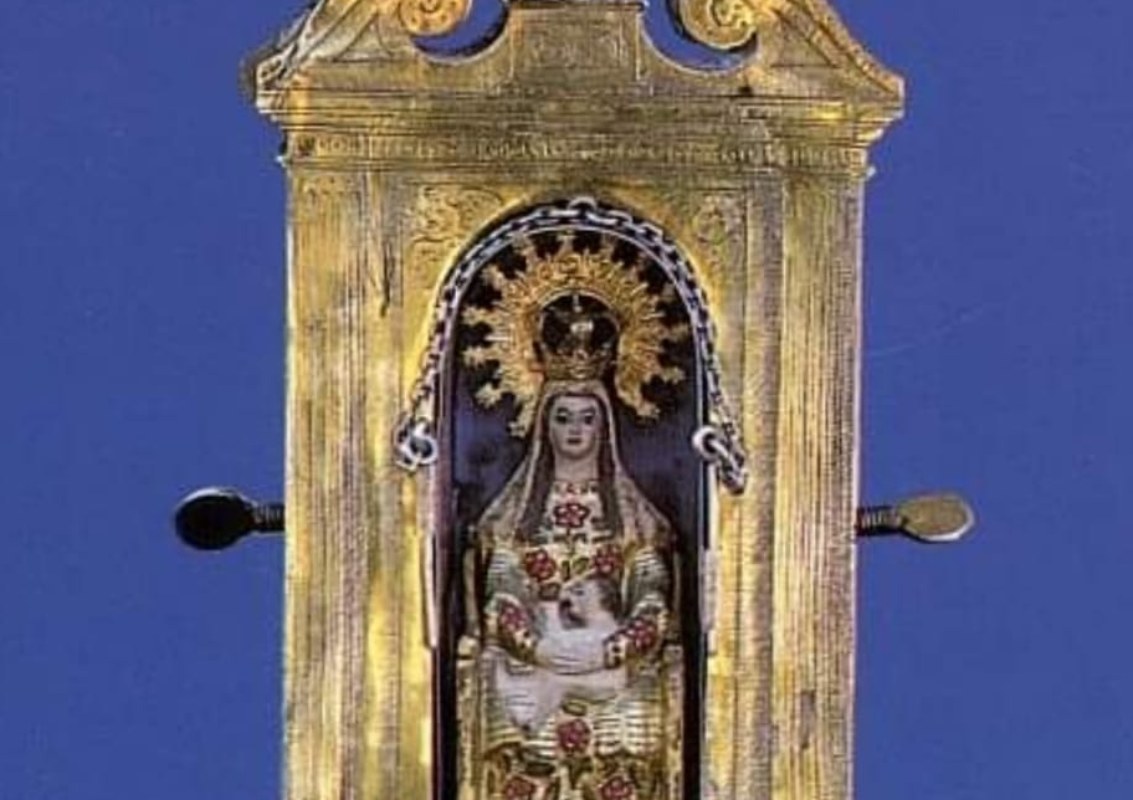 La Virgen del Águila, patrona de Las Ventas con Peña Aguilera.