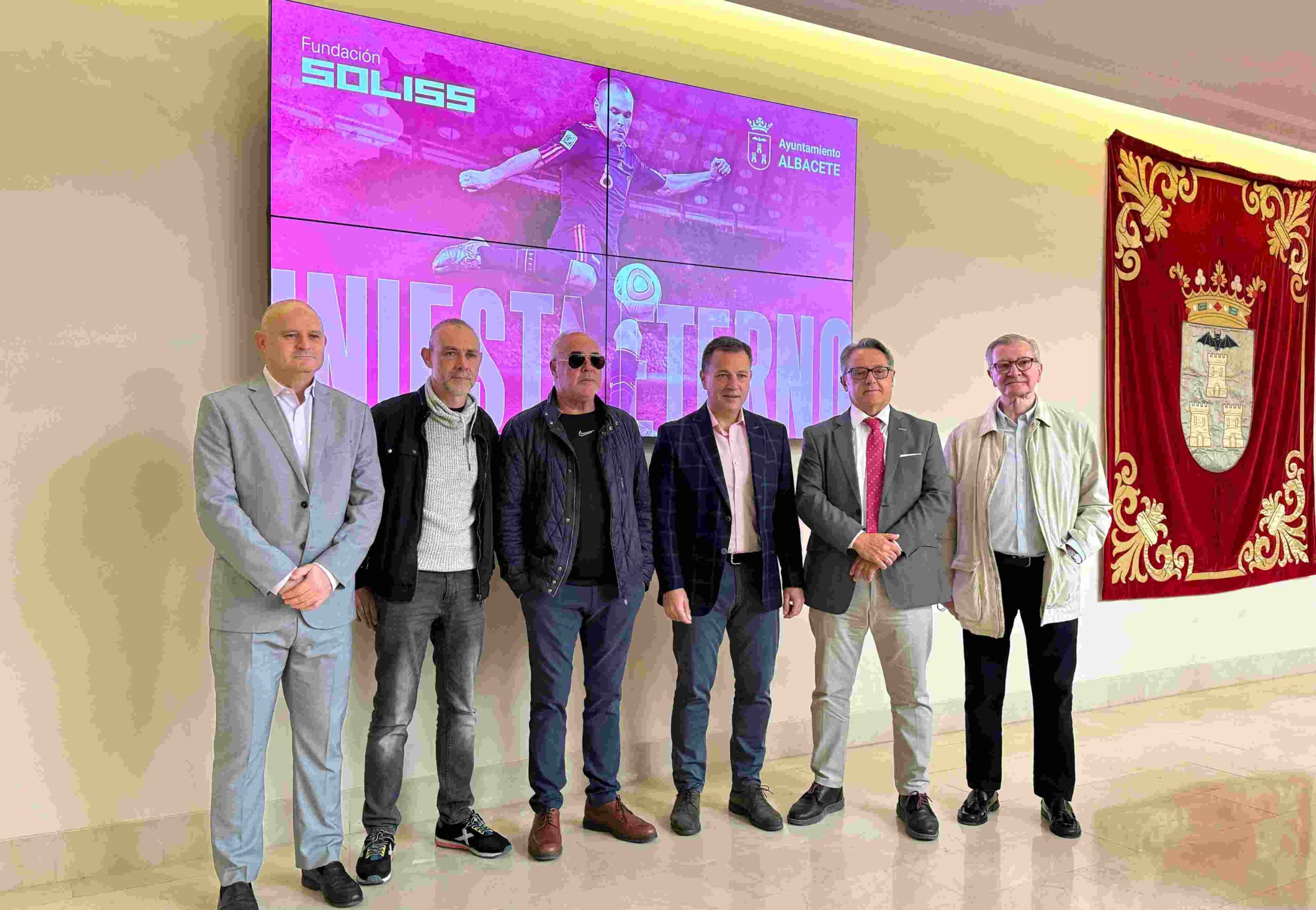 Presentación de los detalles de la inauguración de la escultura de Andrés Iniesta en Albacete