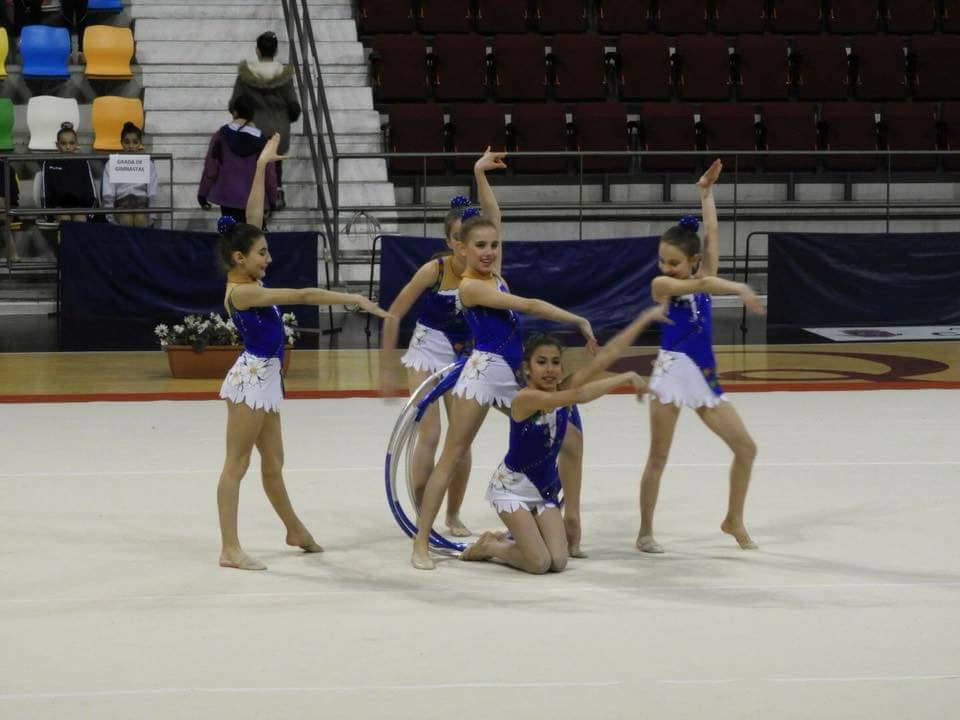 Imagen de archivo de varias gimnastas en el Quijote Arena