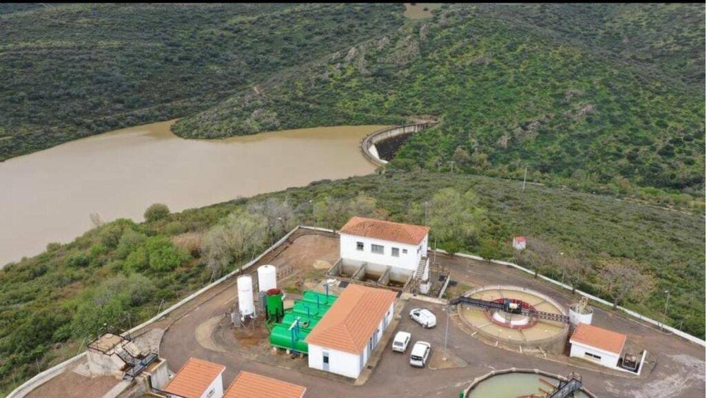 Imagen de la planta potabilizadora del embalse de Fresneda