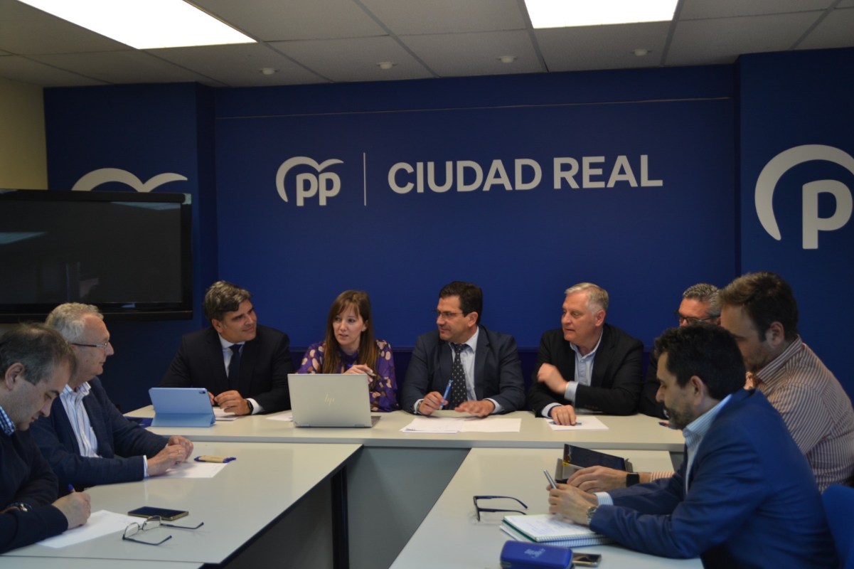 El PP une fuerzas para pedir la conexión de Toledo y Ciudad Real por autovía.