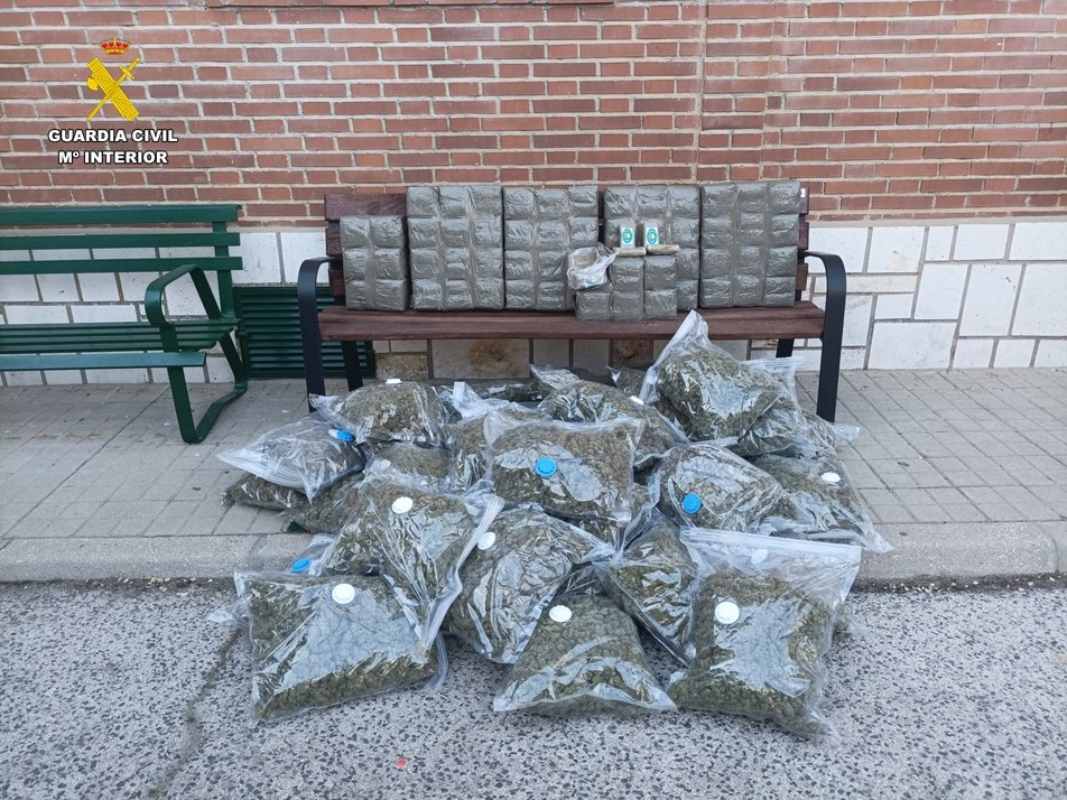 Parte de la droga incautada por los agentes de la USECIC