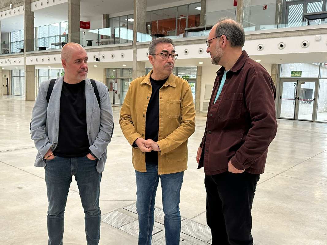 Unai Sordo (i) charla con los responsables de CCOO en Castilla-La Mancha y Ciudad Real