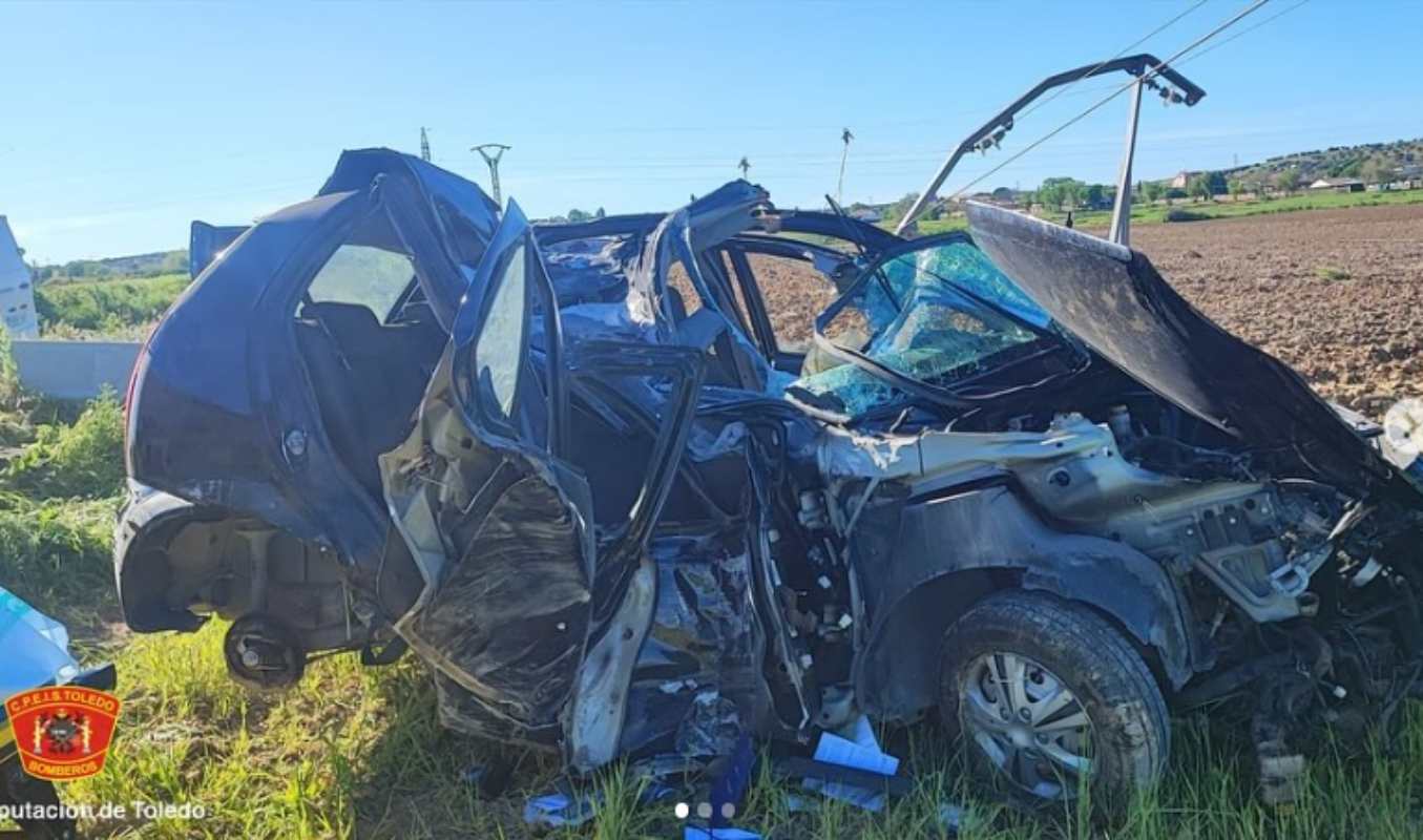Así ha quedado el vehículo tras el accidente mortal en Yuncos (Toledo). Foto: Cpeis.