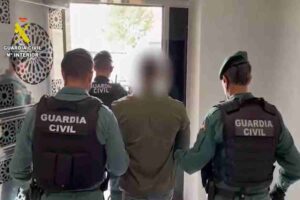 Imagen de archivo de una detención de la Guardia Civil