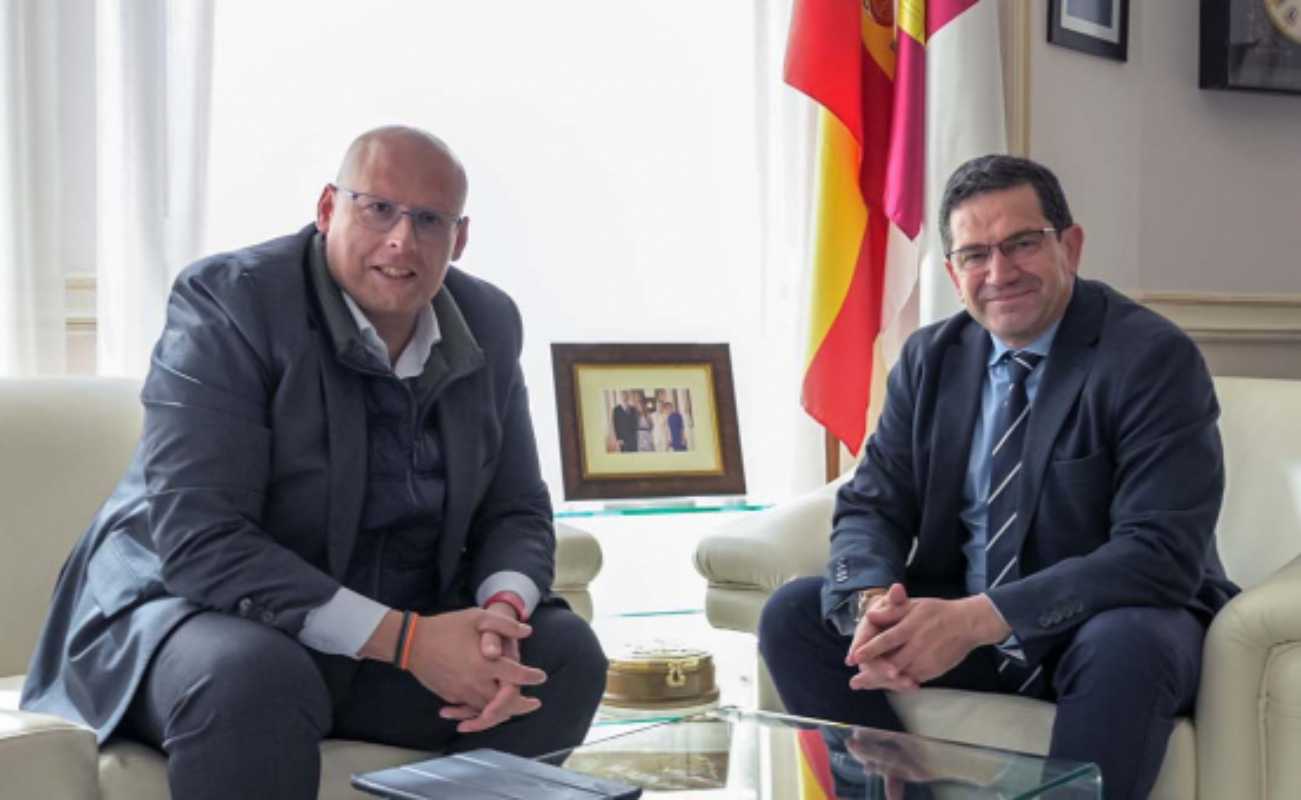 El director institucional de Mercadona en Castilla-La Mancha, José Ruiz y el presidente de la Diputación de Ciudad Real, Miguel Ángel Valverde.