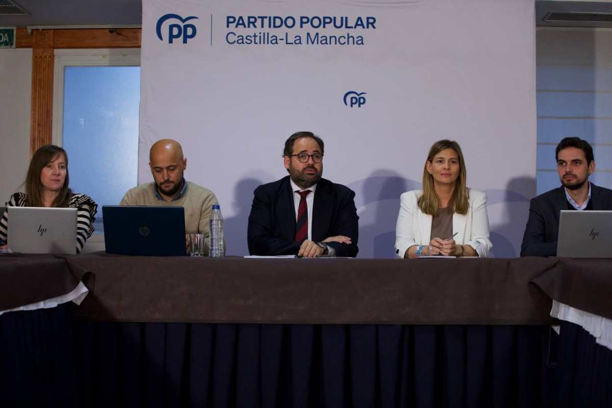 El presidente del PP de CLM, Paco Núñez, presidiendo la reunión del Grupo Parlamentario Popular en las Cortes.
