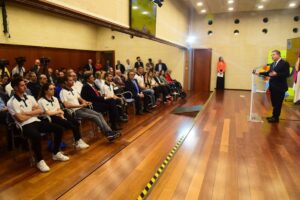 Emiliano García-Page resaltó los valores de los deportistas. Foto: Rebeca Arango.
