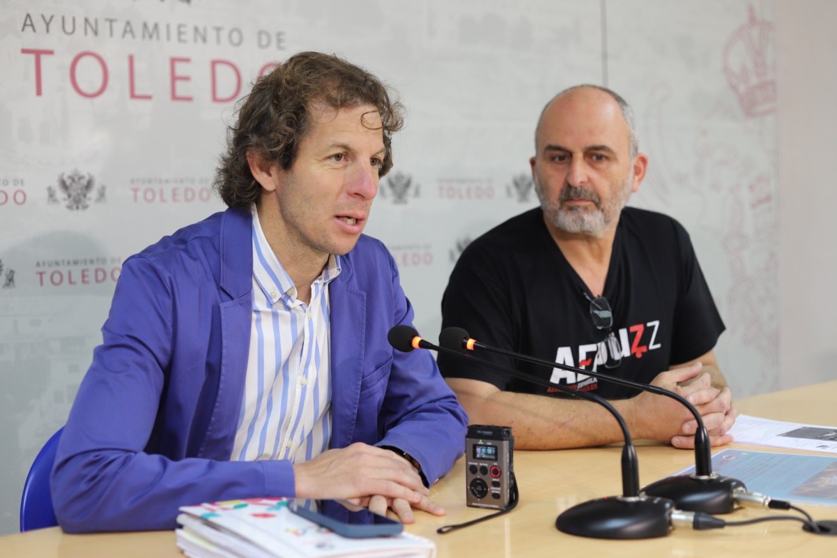 Rubén Lozano, presentando el Torneo Solidario de Puzzles 'Ciudad de Toledo'.