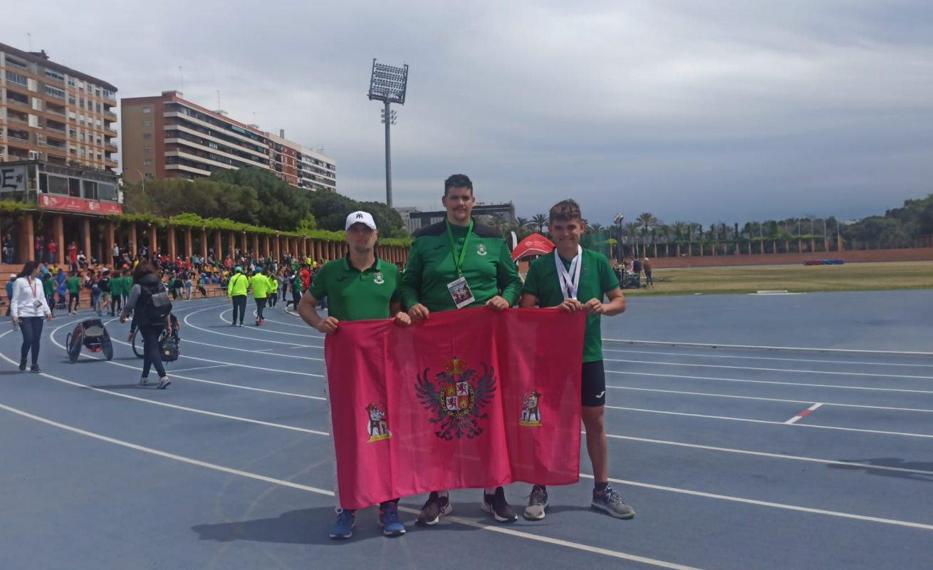 Los tres atletas del CD Realidad Toledo que compitieron en el Campeonato de España de Feddi.