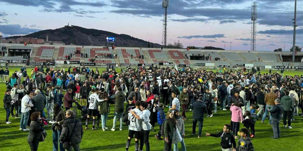 Invasión de campo tras el ascenso de la UB Conquense a Segunda RFEF.